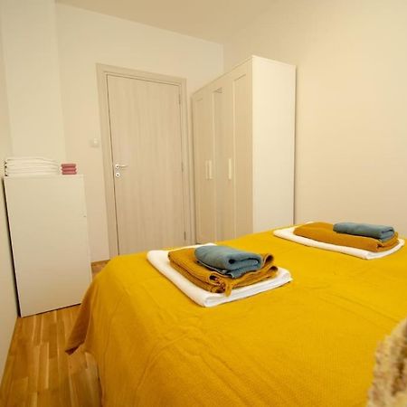 White Fields-Central 2-Bdrm Apartment With Parking Новий Сад Екстер'єр фото