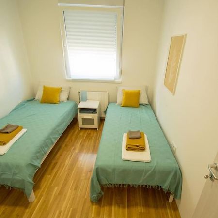 White Fields-Central 2-Bdrm Apartment With Parking Новий Сад Екстер'єр фото