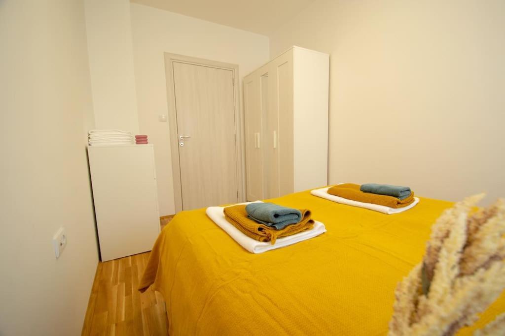 White Fields-Central 2-Bdrm Apartment With Parking Новий Сад Екстер'єр фото