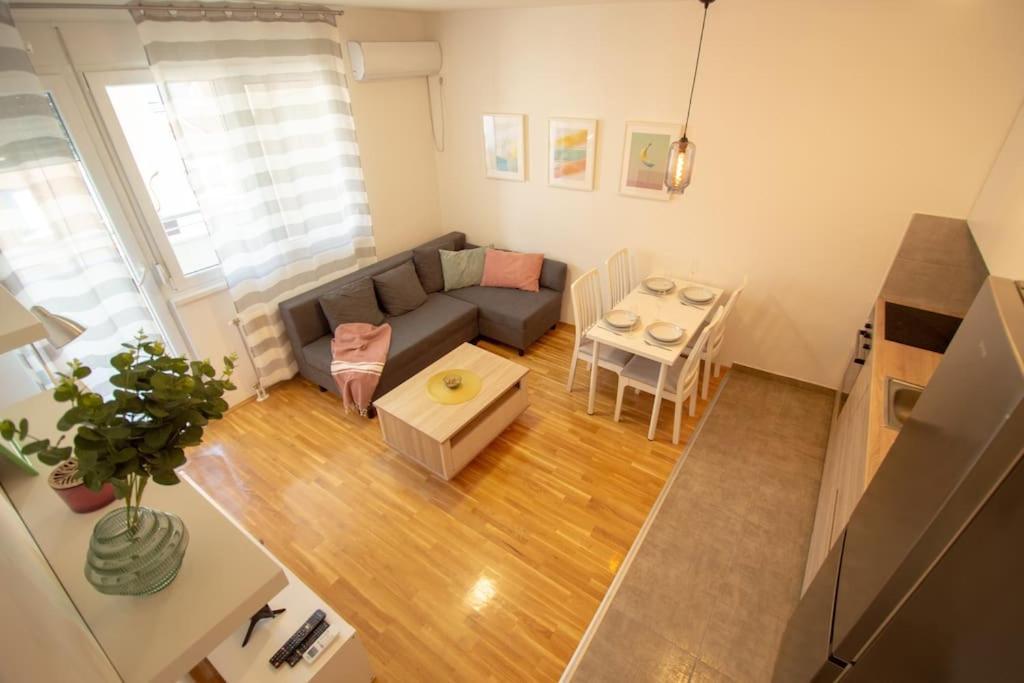 White Fields-Central 2-Bdrm Apartment With Parking Новий Сад Екстер'єр фото