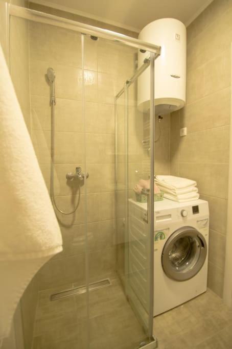 White Fields-Central 2-Bdrm Apartment With Parking Новий Сад Екстер'єр фото