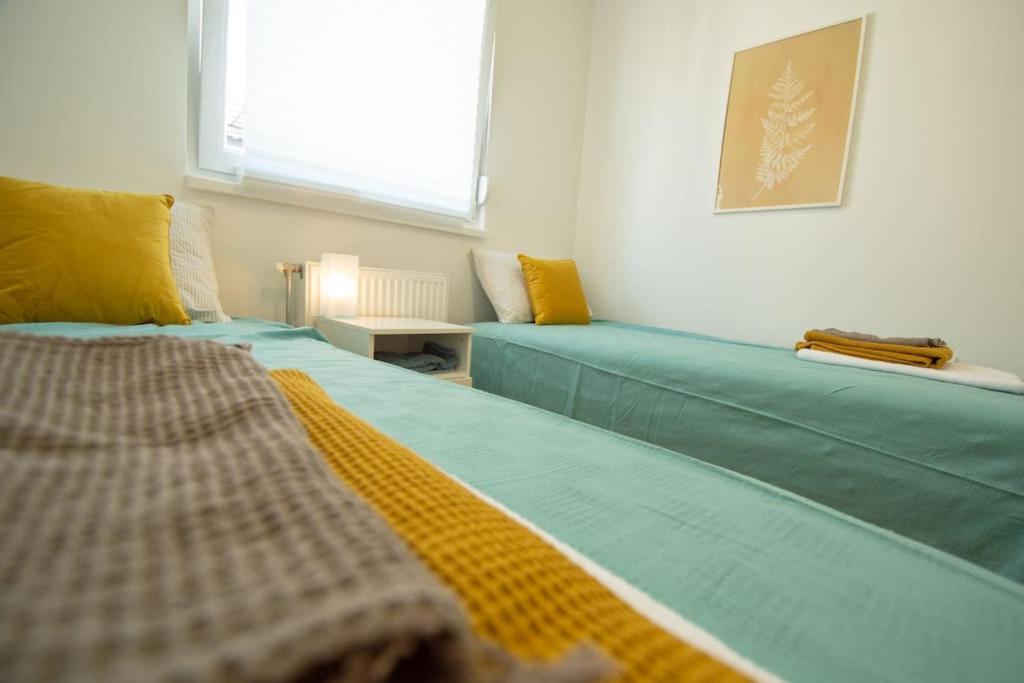 White Fields-Central 2-Bdrm Apartment With Parking Новий Сад Екстер'єр фото
